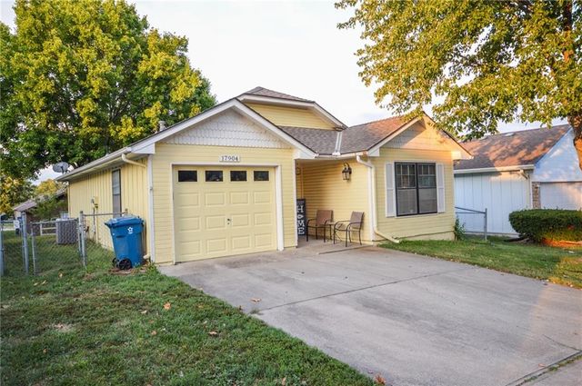 17904 E Whitney Road S, Independence, MO 64057