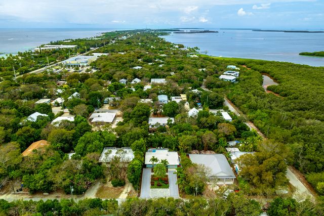 32 Park Road, Upper Matecumbe Key Islamorada, FL 33036