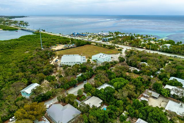 32 Park Road, Upper Matecumbe Key Islamorada, FL 33036