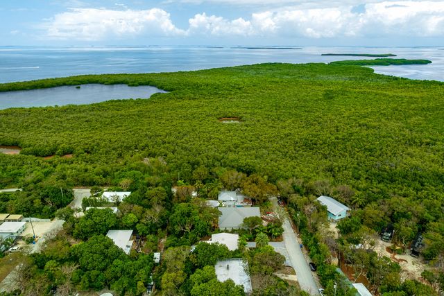 32 Park Road, Upper Matecumbe Key Islamorada, FL 33036