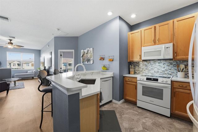 3758 PARKRIDGE CIRCLE 24-201, Sarasota, FL 34243