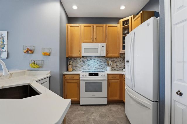 3758 PARKRIDGE CIRCLE 24-201, Sarasota, FL 34243