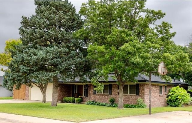 110 Dallam Avenue, Dumas, TX 79029