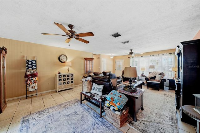 3801 UPLAND PLACE, Valrico, FL 33594