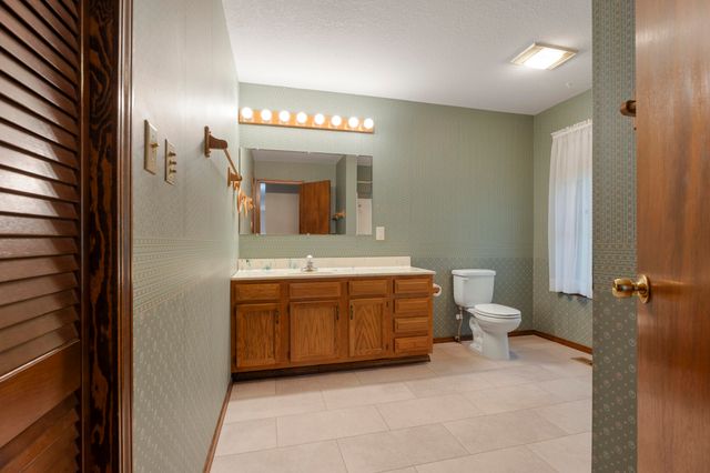 24991 S 638 Road, Grove, OK 74344