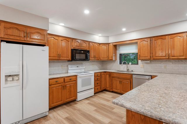 24991 S 638 Road, Grove, OK 74344