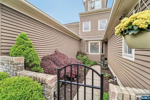 224 Westervelt Lane, Mahwah, NJ 07430