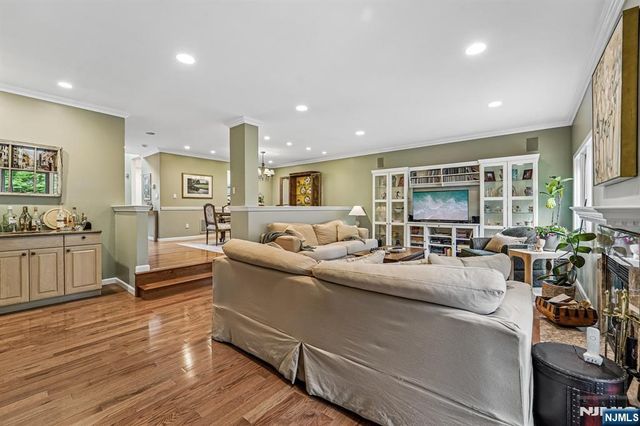 224 Westervelt Lane, Mahwah, NJ 07430