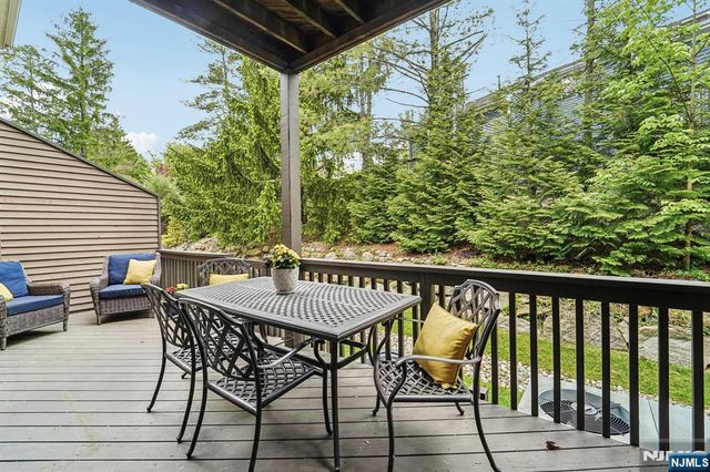 224 Westervelt Lane, Mahwah, NJ 07430