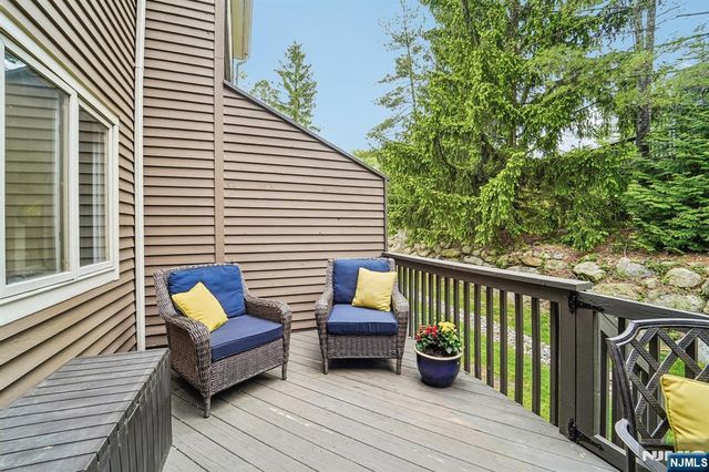 224 Westervelt Lane, Mahwah, NJ 07430
