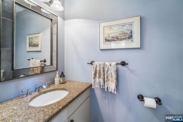 224 Westervelt Lane, Mahwah, NJ 07430
