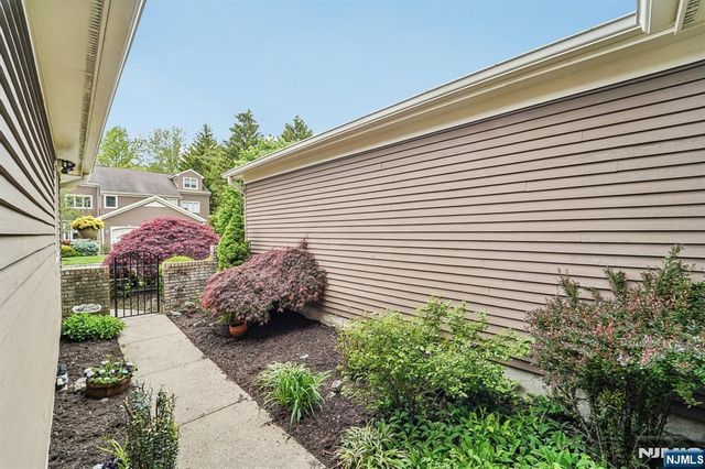 224 Westervelt Lane, Mahwah, NJ 07430