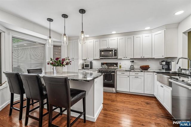 224 Westervelt Lane, Mahwah, NJ 07430