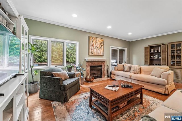 224 Westervelt Lane, Mahwah, NJ 07430