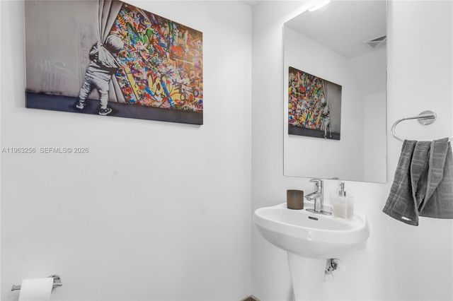 60 SW 13th St 3416, Miami, FL 33130