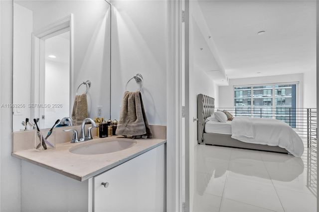 60 SW 13th St 3416, Miami, FL 33130