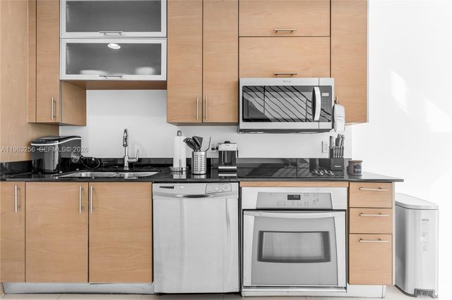 60 SW 13th St 3416, Miami, FL 33130