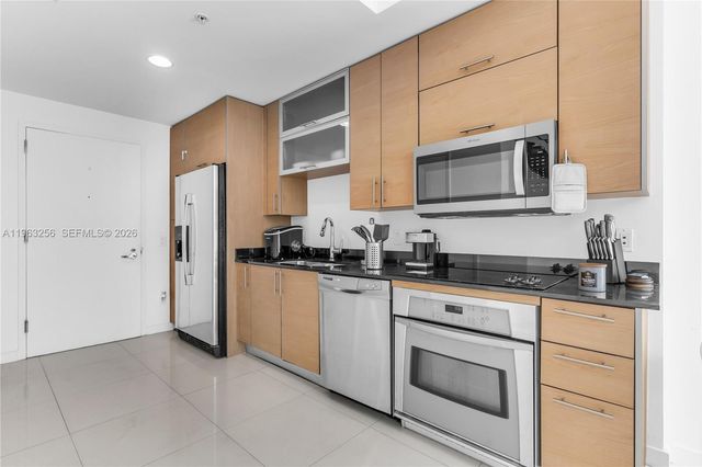 60 SW 13th St 3416, Miami, FL 33130