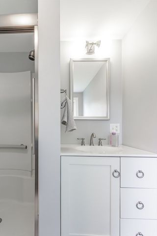 10 Elm Ct, Andover, MA 01810