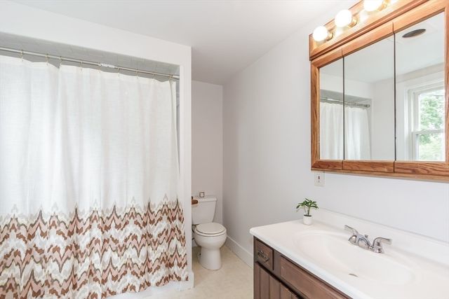 10 Elm Ct, Andover, MA 01810