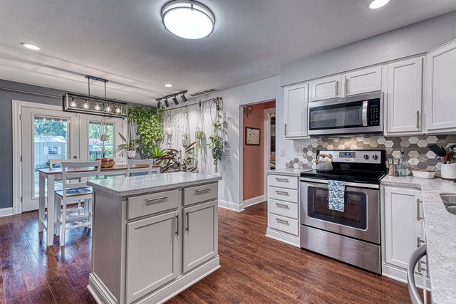 2320 Saratoga Drive, Evansville, IN 47715