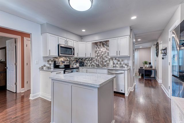 2320 Saratoga Drive, Evansville, IN 47715