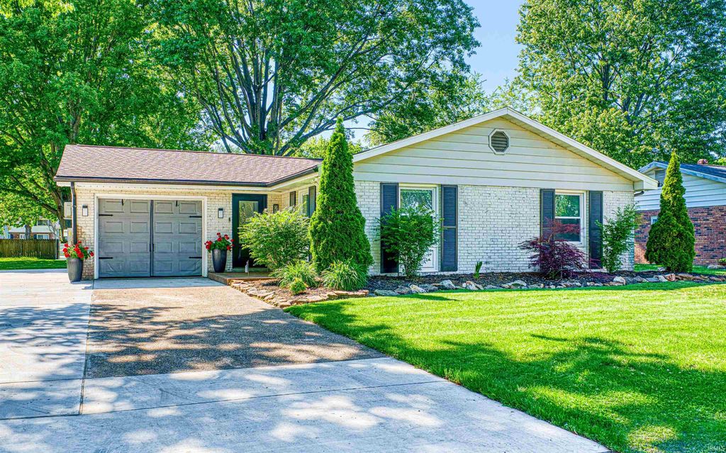 2320 Saratoga Drive, Evansville, IN 47715