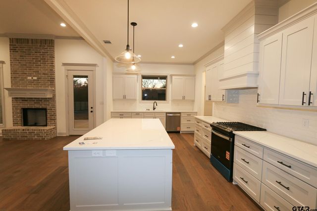 16527 Cooper Way, Tyler, TX 75703