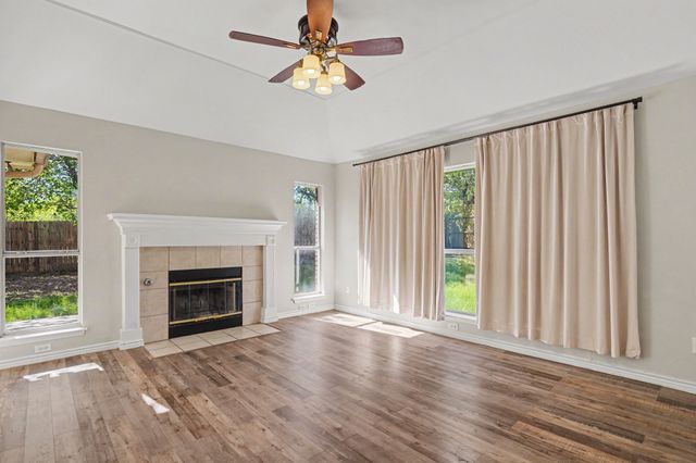 115 S Blue Bonnet Circle, Justin, TX 76247