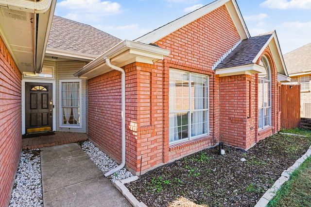 115 S Blue Bonnet Circle, Justin, TX 76247