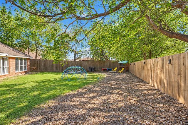 115 S Blue Bonnet Circle, Justin, TX 76247