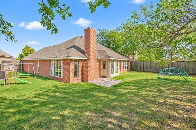 115 S Blue Bonnet Circle, Justin, TX 76247