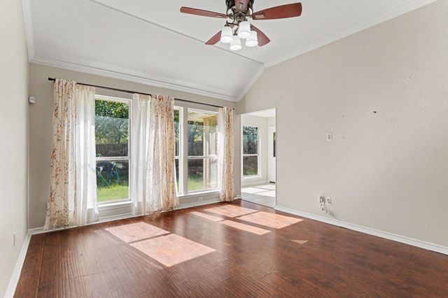 115 S Blue Bonnet Circle, Justin, TX 76247