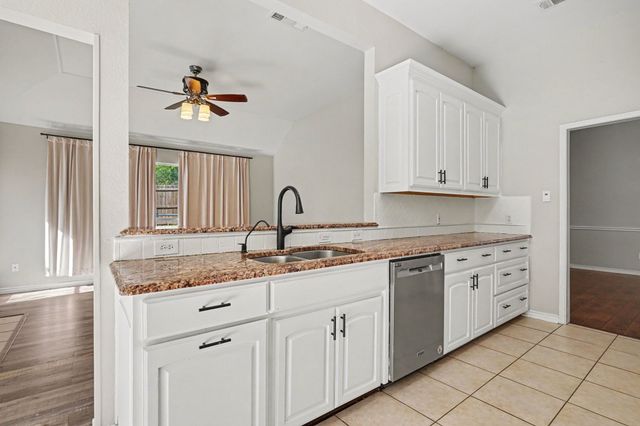 115 S Blue Bonnet Circle, Justin, TX 76247