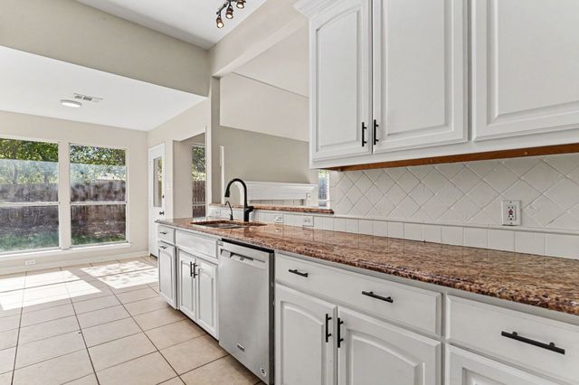 115 S Blue Bonnet Circle, Justin, TX 76247