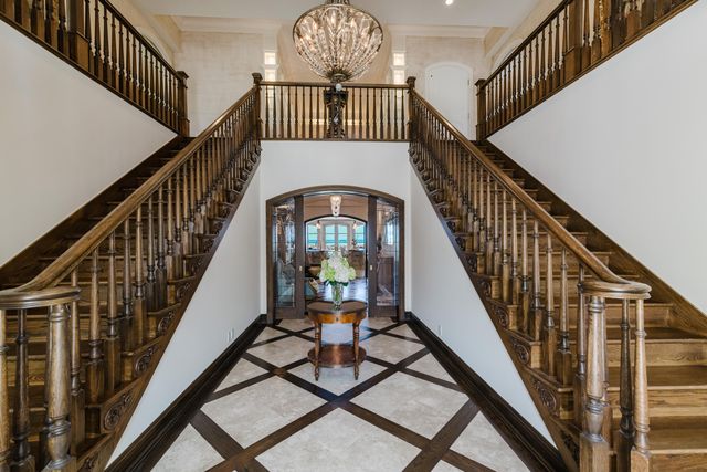 19 N Beach Road, Jupiter Island, FL 33455