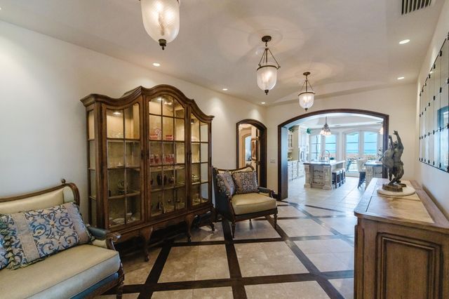 19 N Beach Road, Jupiter Island, FL 33455