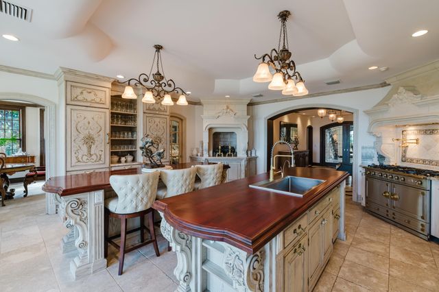 19 N Beach Road, Jupiter Island, FL 33455