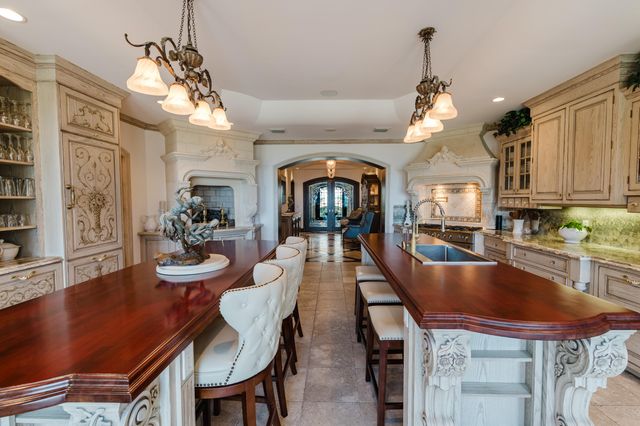 19 N Beach Road, Jupiter Island, FL 33455