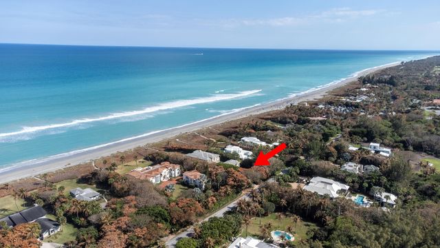 19 N Beach Road, Jupiter Island, FL 33455