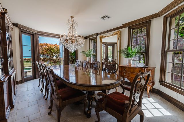 19 N Beach Road, Jupiter Island, FL 33455