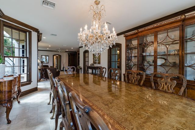 19 N Beach Road, Jupiter Island, FL 33455