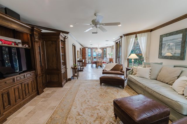 19 N Beach Road, Jupiter Island, FL 33455