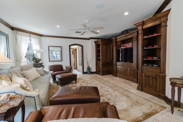 19 N Beach Road, Jupiter Island, FL 33455