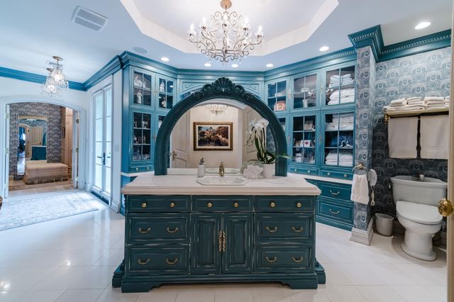 19 N Beach Road, Jupiter Island, FL 33455