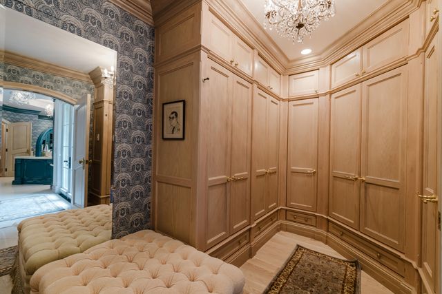 19 N Beach Road, Jupiter Island, FL 33455