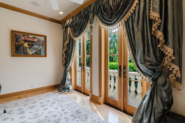 19 N Beach Road, Jupiter Island, FL 33455