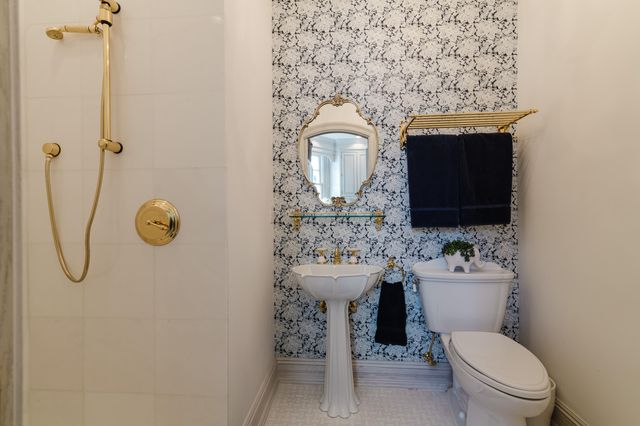 19 N Beach Road, Jupiter Island, FL 33455