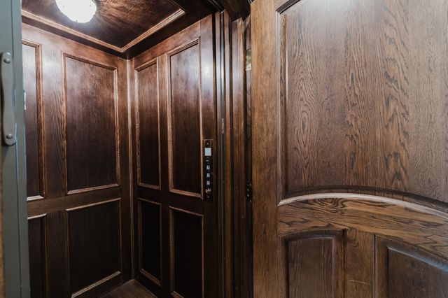 19 N Beach Road, Jupiter Island, FL 33455