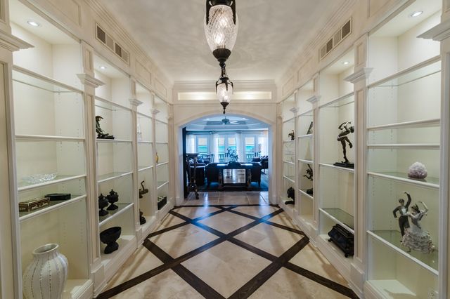 19 N Beach Road, Jupiter Island, FL 33455